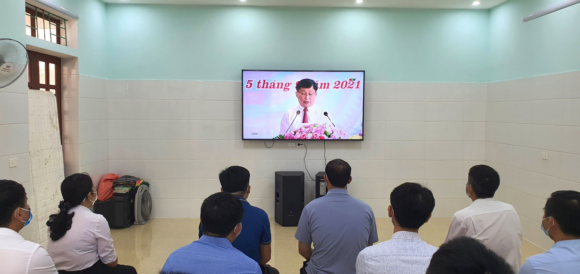 Hơn 1 triệu học sinh ở Xứ Nghệ đón khai giảng đặc biệt qua điện thoại và tivi - Ảnh 13.