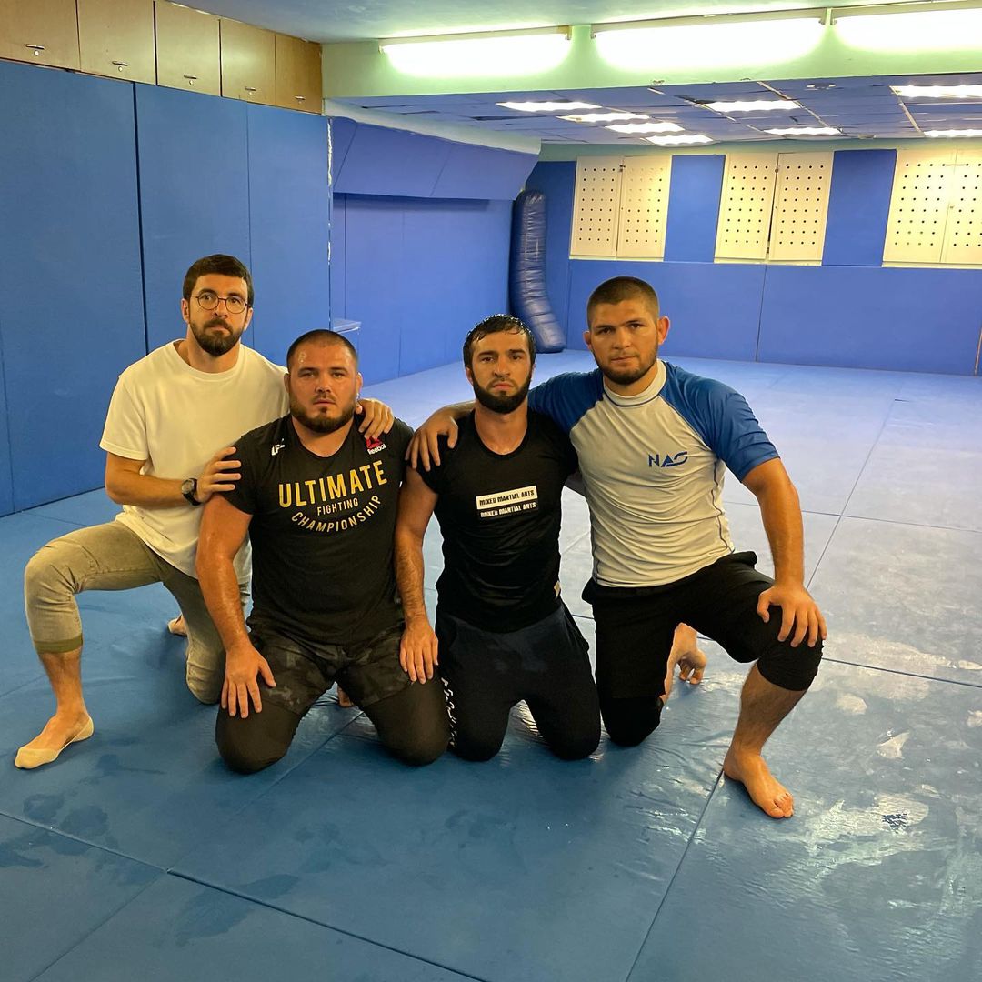 Khabib lần đầu lên tiếng trước thông tin bị fan tấn công tới mức đi tập tễnh - Ảnh 2.