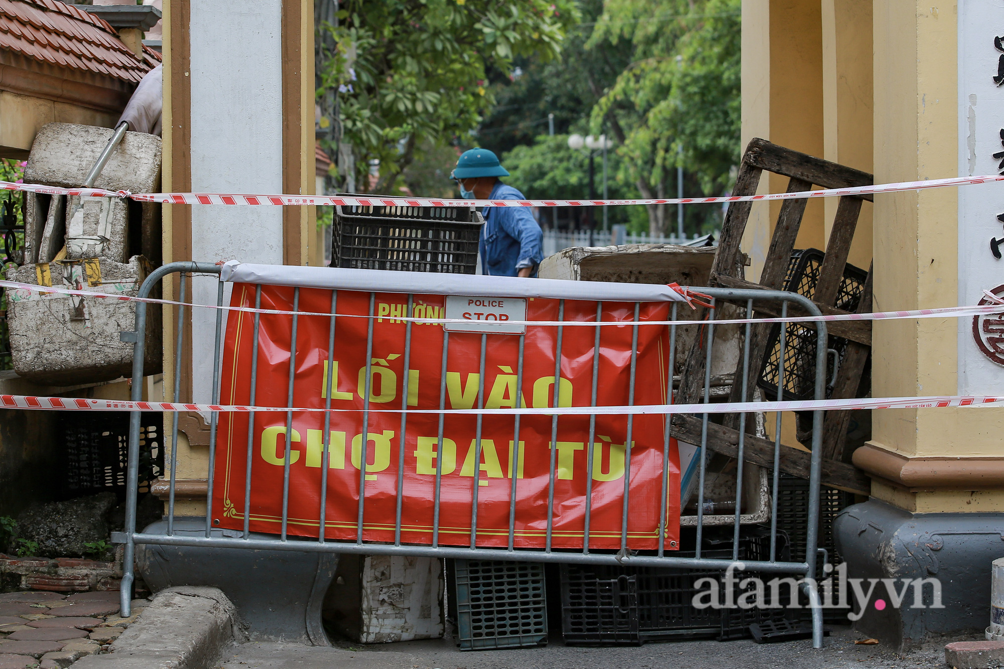 Hà Nội: Phong tỏa chợ Đại Từ vì có tiểu thương buôn bán tại chợ nghi nhiễm Covid-19 - Ảnh 5.