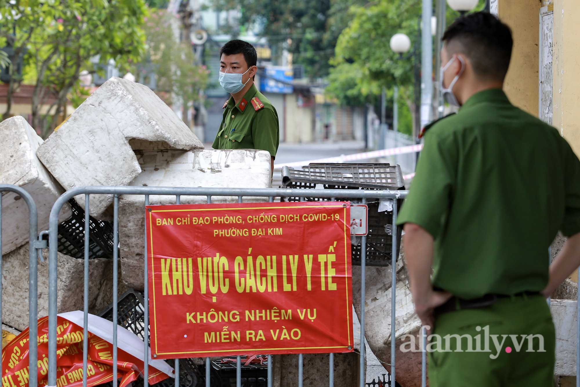 Hà Nội: Phong tỏa chợ Đại Từ vì có tiểu thương buôn bán tại chợ nghi nhiễm Covid-19 - Ảnh 8.