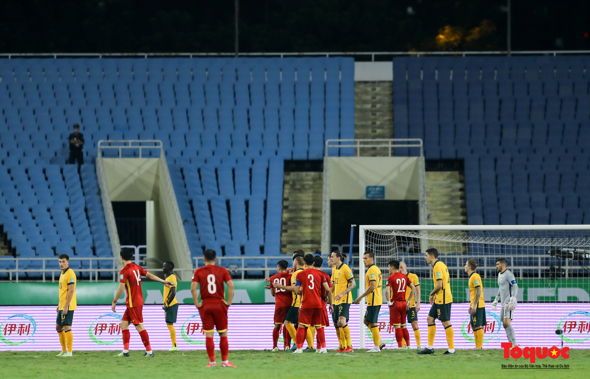 Những khoảnh khắc ấn tượng ở trận tuyển Việt Nam thua tiếc nuối Australia - Ảnh 3.