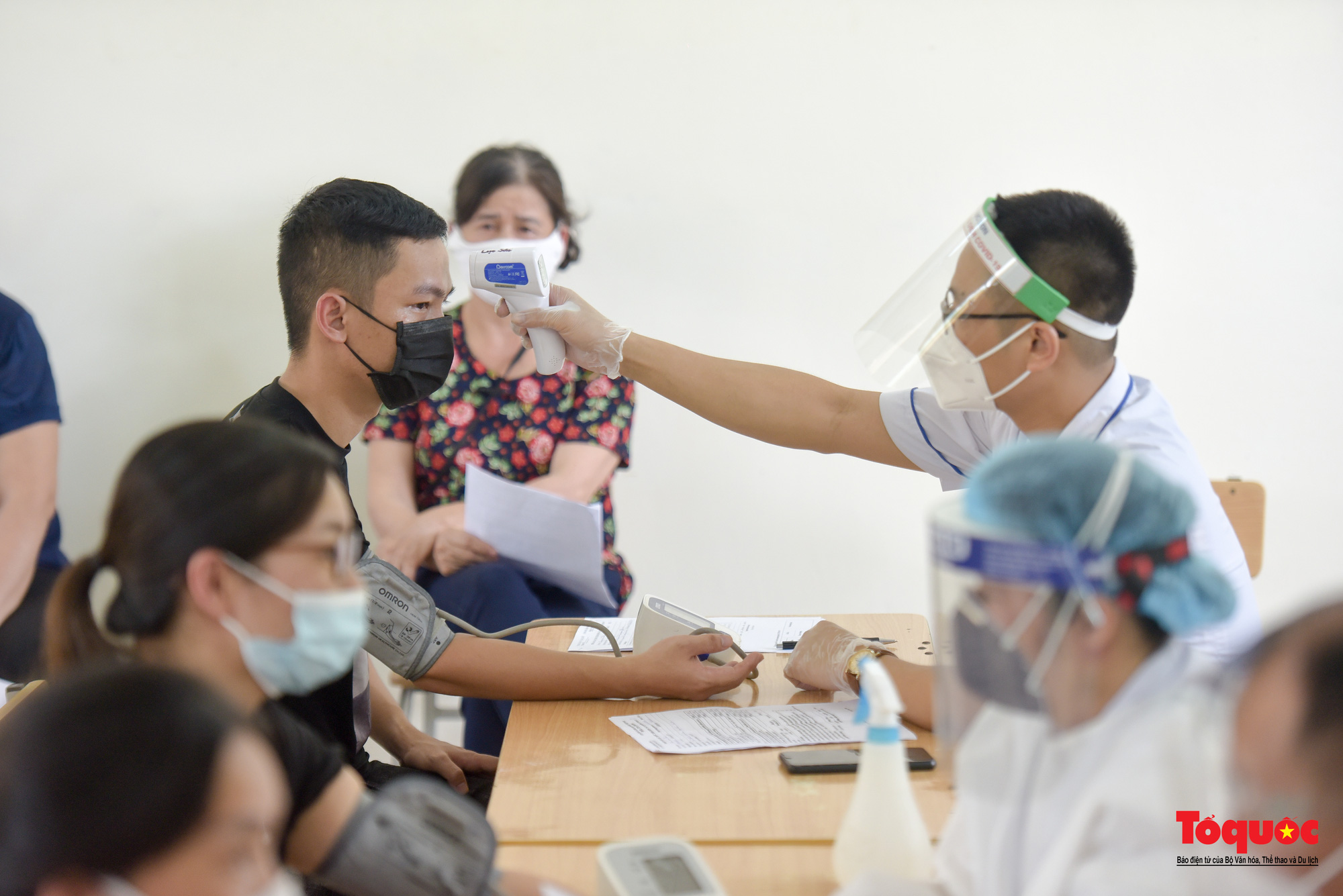Đoàn y bác sĩ Bắc Giang hỗ trợ tiêm vaccine Vero Cell tại Hà Nội - Ảnh 2.