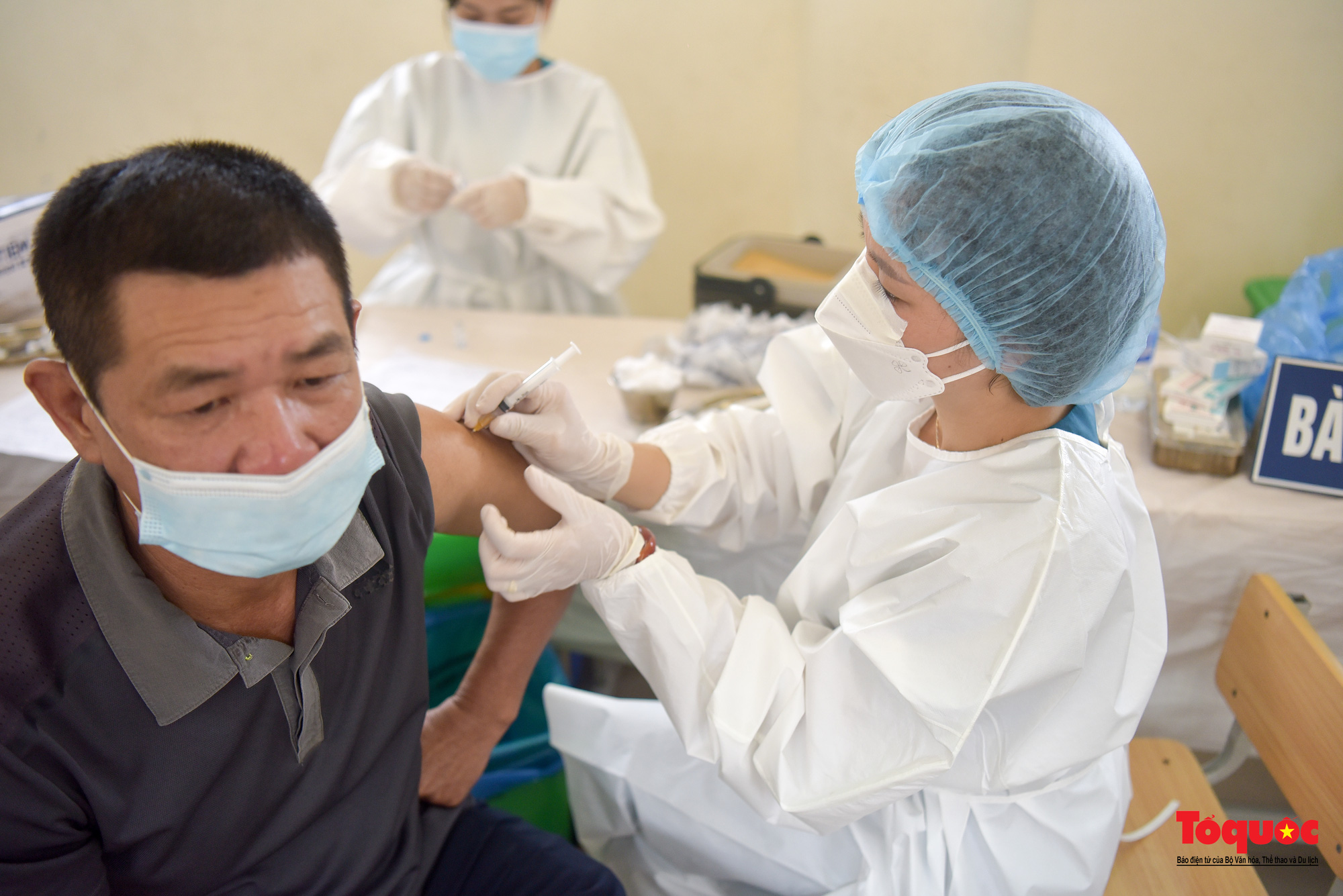 Đoàn y bác sĩ Bắc Giang hỗ trợ tiêm vaccine Vero Cell tại Hà Nội - Ảnh 4.