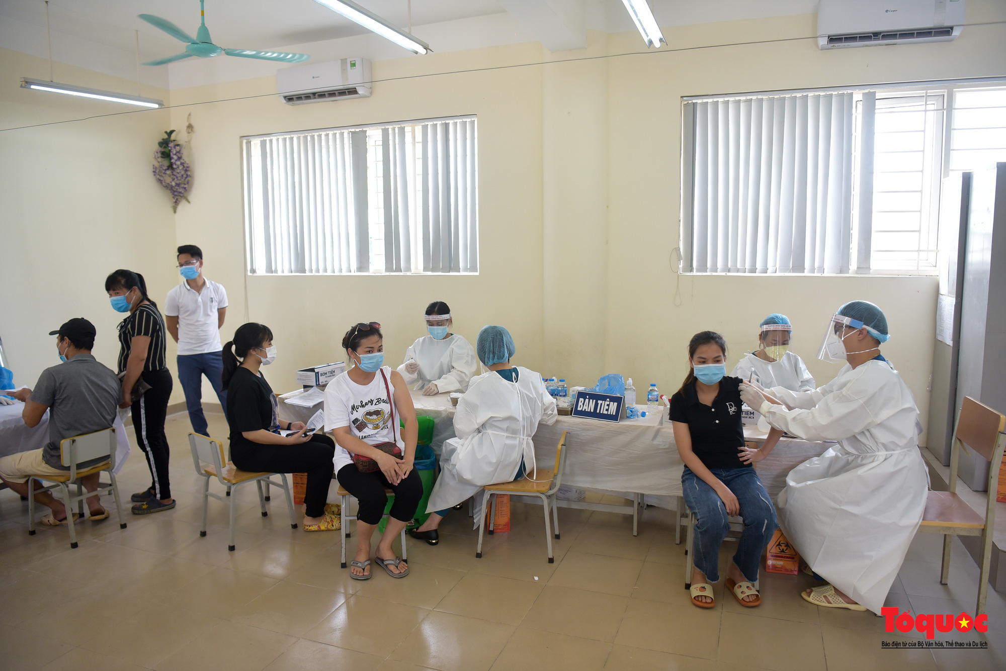 Đoàn y bác sĩ Bắc Giang hỗ trợ tiêm vaccine Vero Cell tại Hà Nội - Ảnh 6.