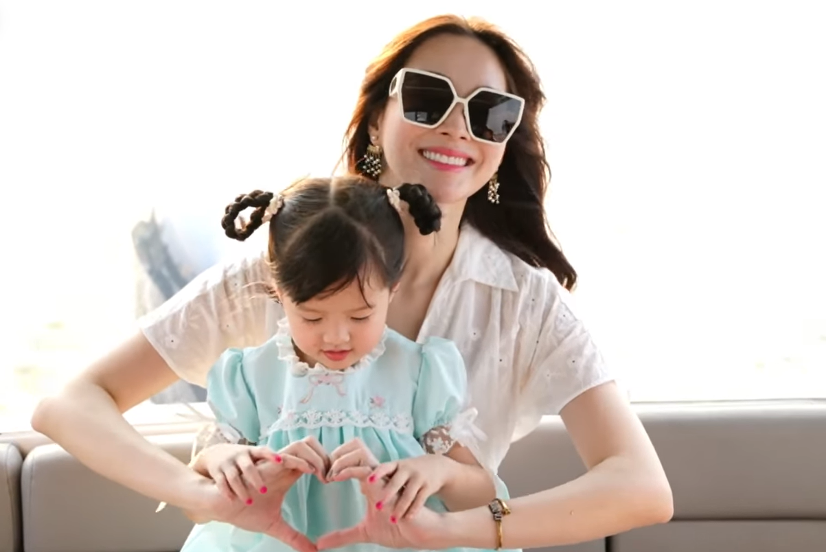 Đặng Thu Thảo đang khoe sắc qua ống kính của ông xã lại bị một nhân vật khác chiếm &quot;spotlight&quot; - Ảnh 4.