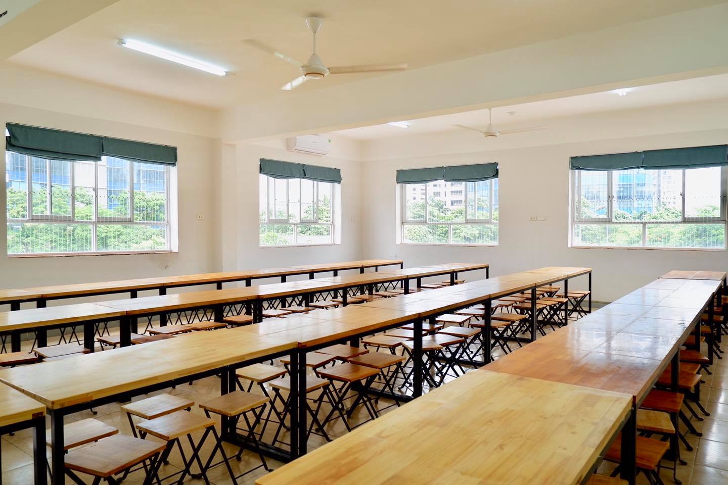 Phụ huynh review ưu, nhược điểm của trường tiểu học NHỎ MÀ CHẤT ngay nội đô Hà Nội: Toàn trường chỉ hơn 500 học sinh, học phí siêu hợp lý - Ảnh 3.