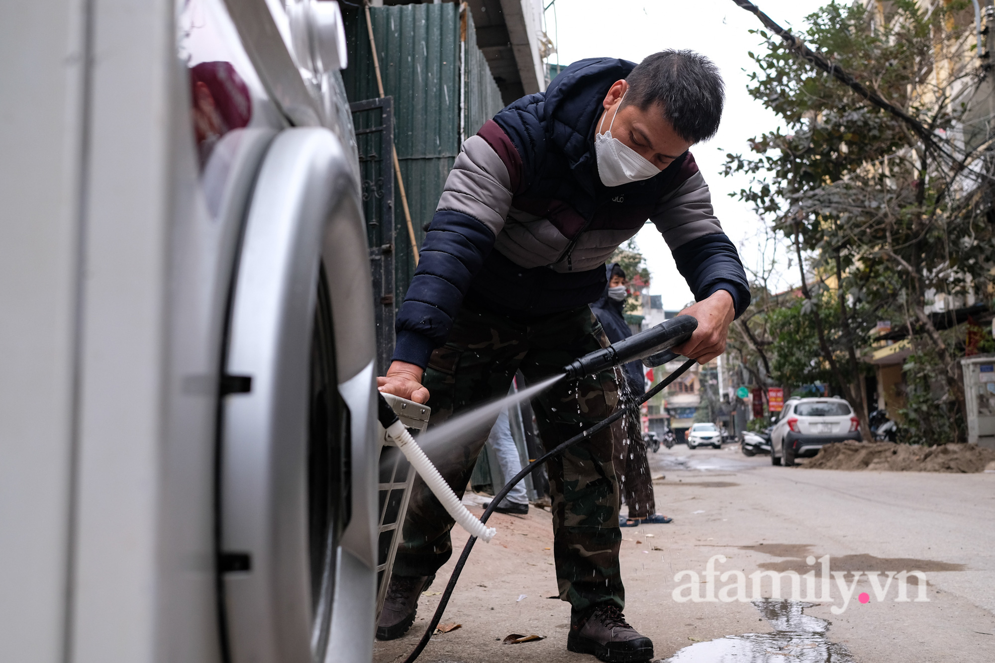 Gặp &quot;người hùng&quot; cứu sống bé gái trong ngôi nhà cháy ở Hà Nội, anh thợ sửa điều hòa cả đêm mất ngủ, ám ảnh với hình ảnh bé gái mặt mũi bám khói đen kêu &quot;chú ơi cứu cháu với&quot; - Ảnh 3.