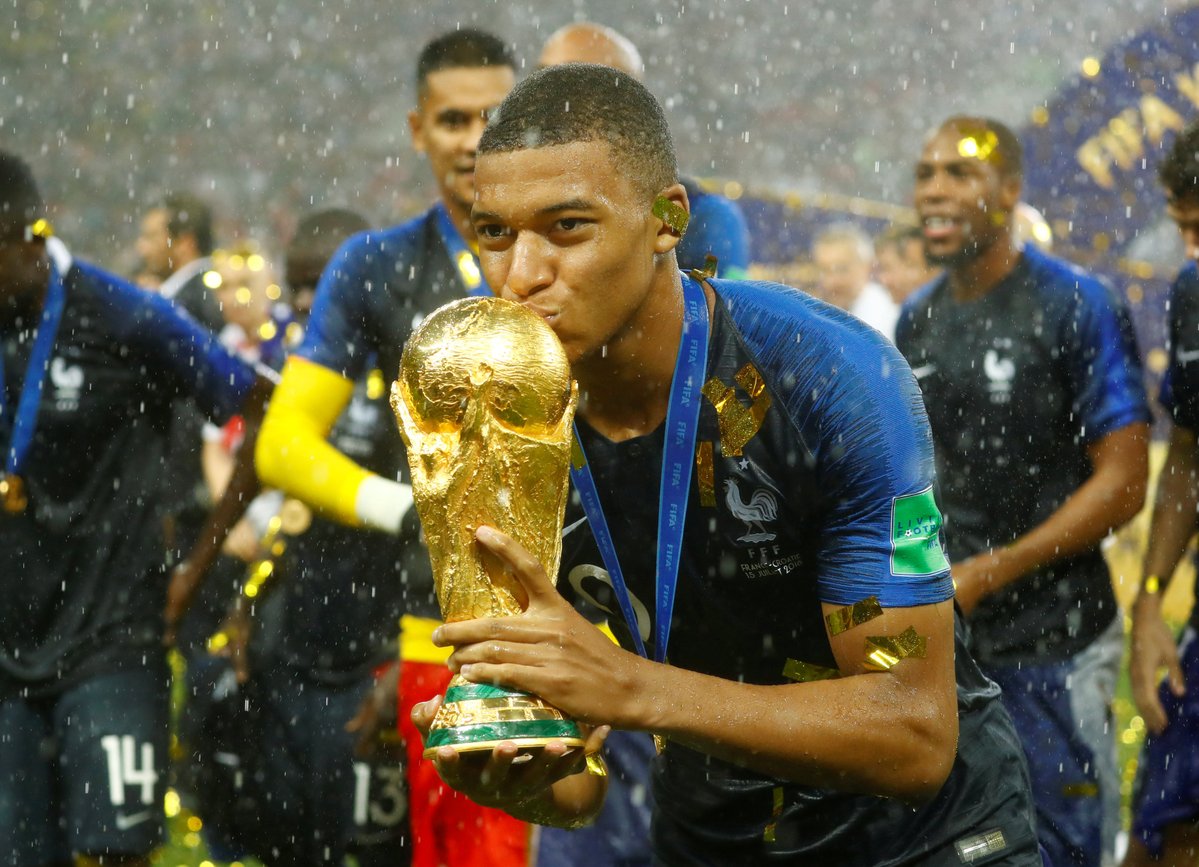 Kylian Mbappe, đứa trẻ bị nước Pháp chiều hư và sứ mệnh &quot;đòi lại&quot; QBV (Phần 2) - Ảnh 3.