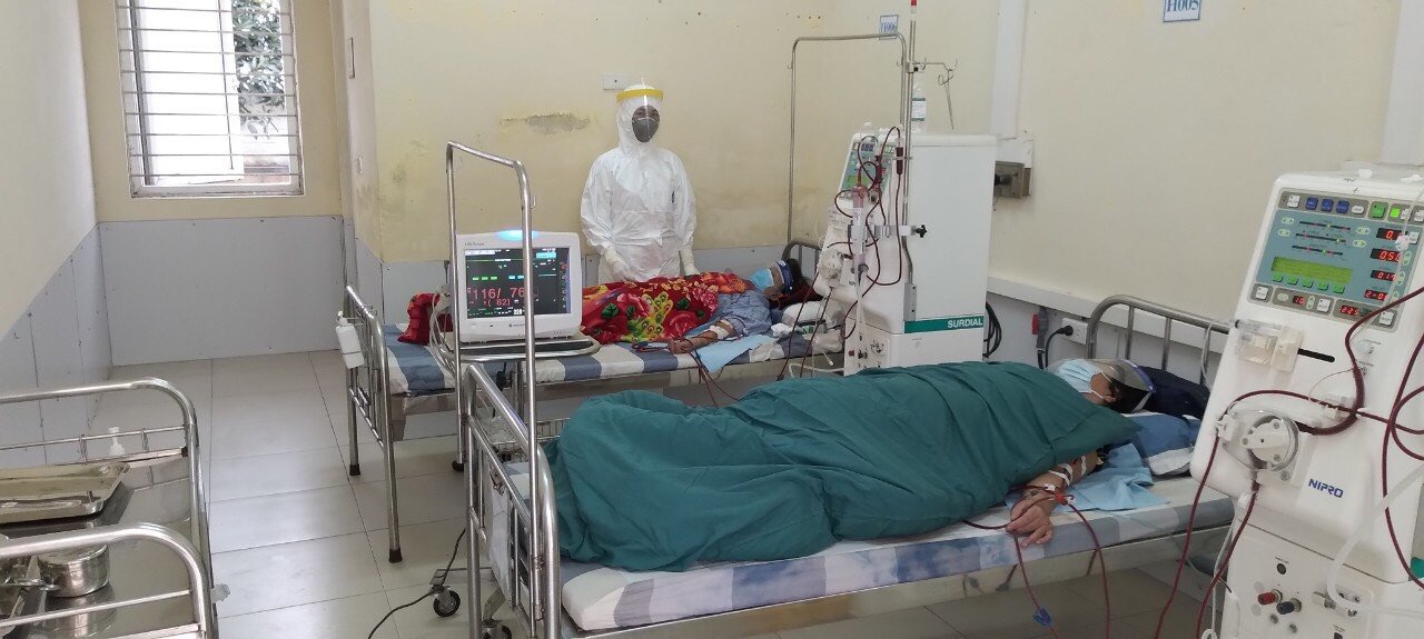 Bệnh viện Đa khoa Mê Linh: Bệnh viện tuyến huyện đầu tiên của Hà Nội điều trị thận nhân tạo cho bệnh nhân Covid -19 - Ảnh 2.
