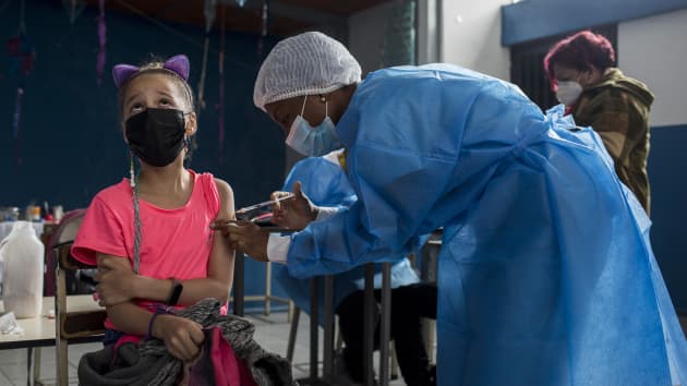 Thành công vaccine của Cuba mang đến hy vọng tốt nhất cho quốc gia thu nhập thấp - Ảnh 1.