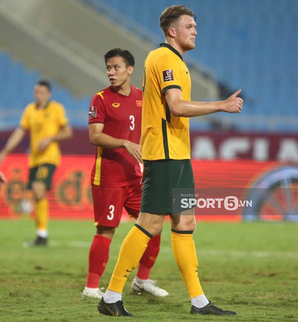 Tuyển Australia mất "pháo đài 1m98" và chuyên gia đá phạt ở trận gặp tuyển Việt Nam - Ảnh 1. Tuyển Australia mất "pháo đài 1m98" và chuyên gia đá phạt ở trận gặp tuyển Việt Nam - Ảnh 1.