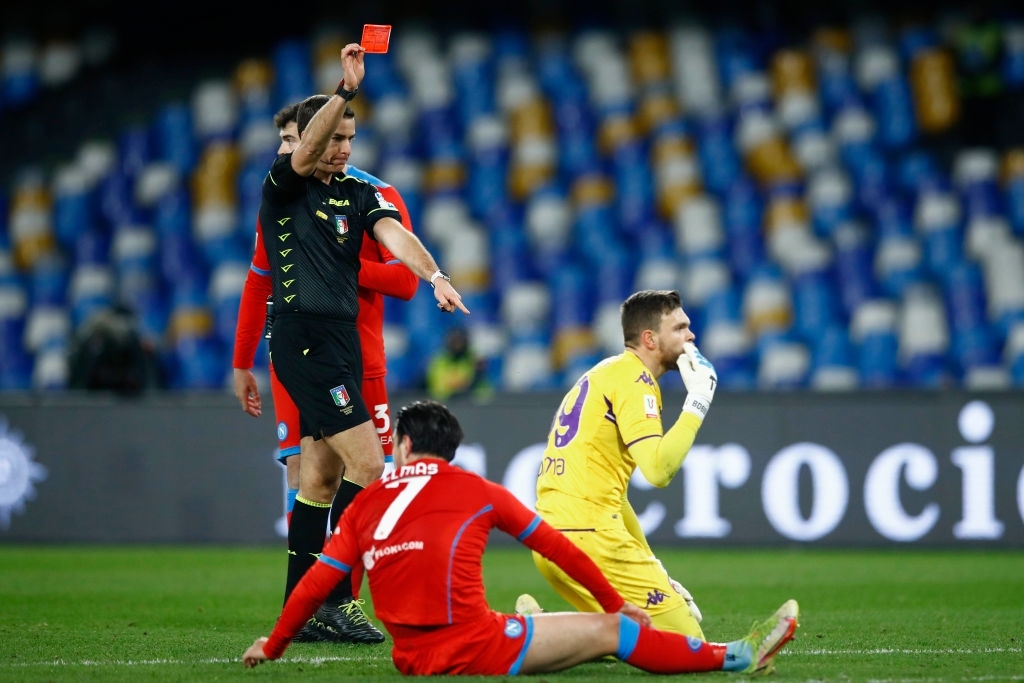 Napoli dừng bước sớm tại cúp quốc gia Italy trong trận cầu có tới 3 thẻ đỏ - Ảnh 3.