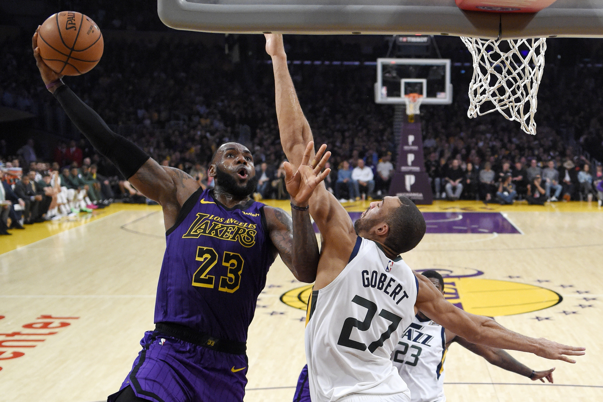 BLV nổi tiếng tranh thủ lấy lòng LeBron James: &quot;Anh ấy là trung phong xịn hơn cả Rudy Gobert&quot; - Ảnh 2.