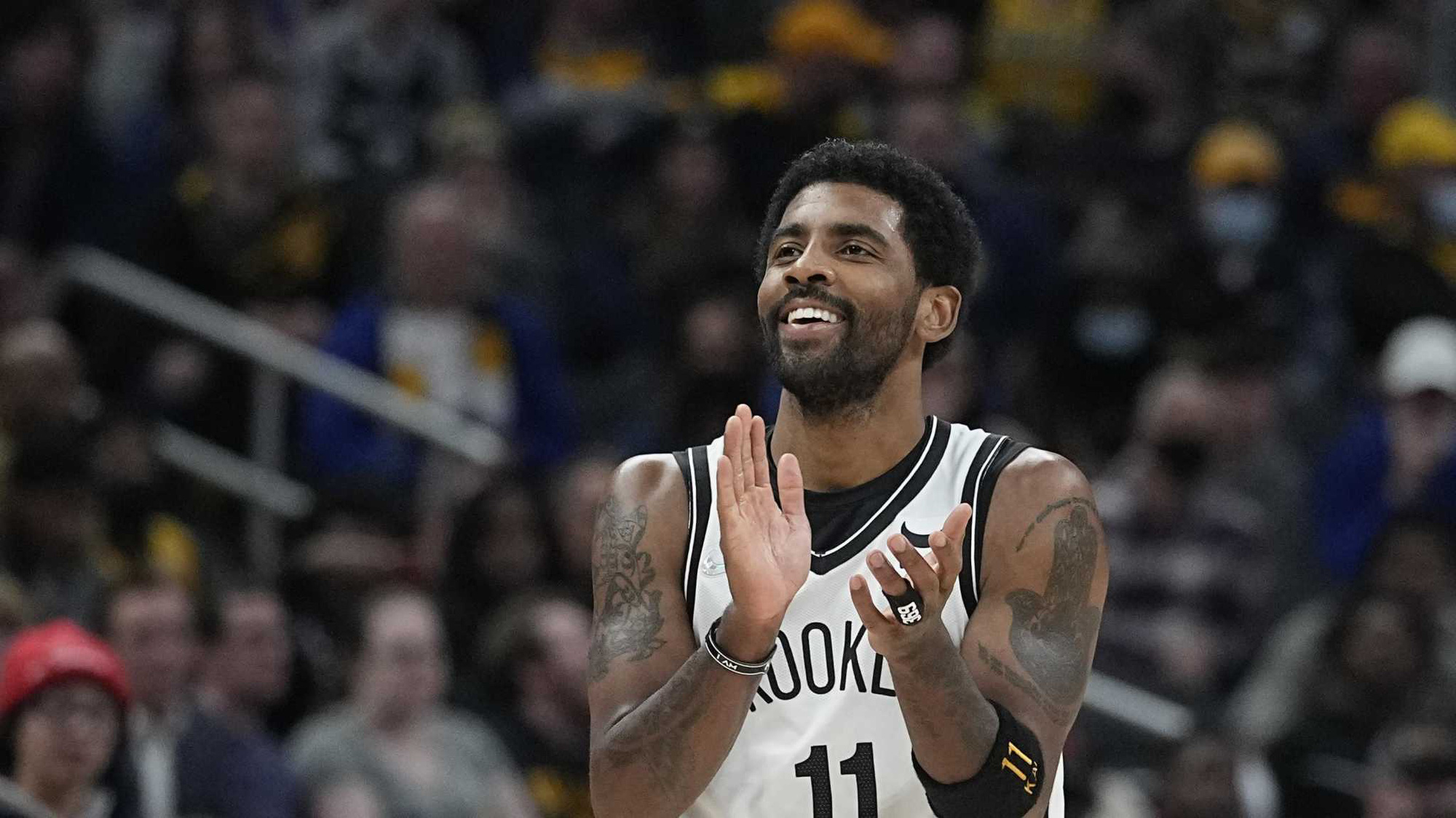 Văng tục với NHM, Kyrie Irving bị NBA phạt tiền - Ảnh 2.