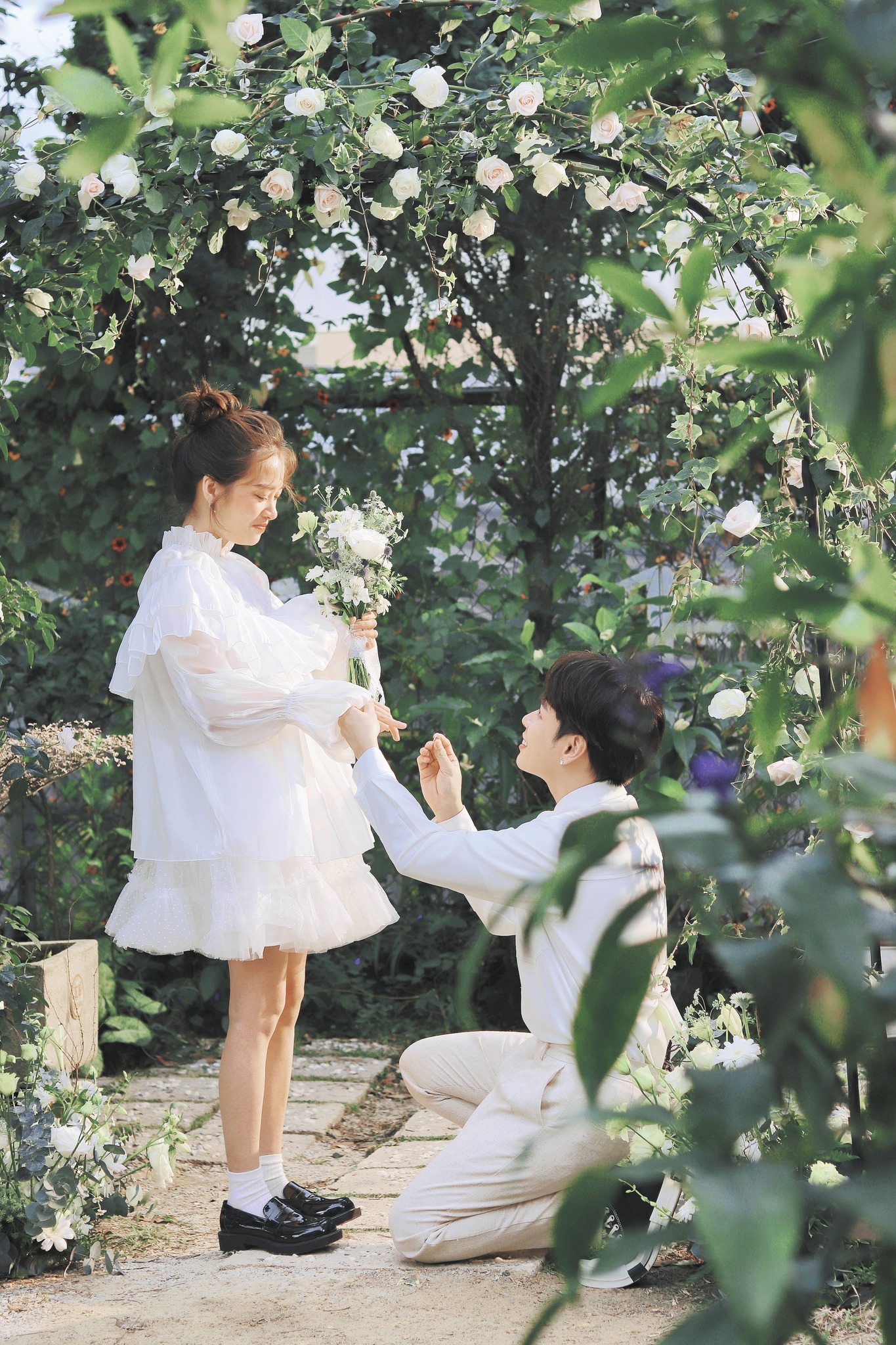 JayKii bất ngờ cầu hôn Mai Anh khi quay MV &quot;3 giờ sáng&quot; - Ảnh 1.