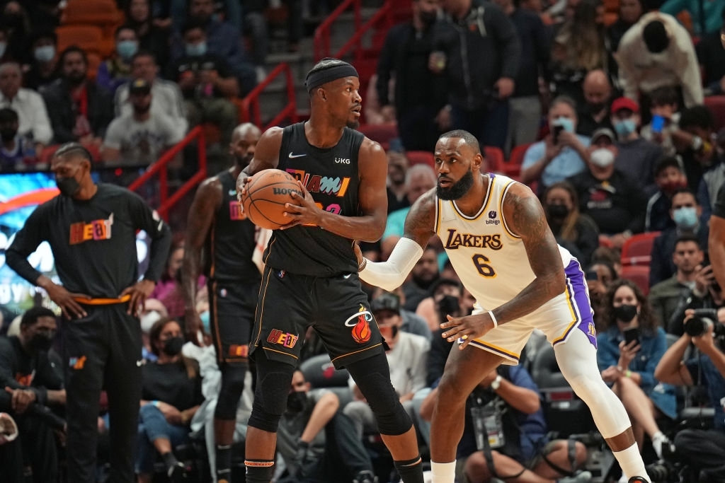 Mắc sai lầm sơ đẳng, Los Angeles Lakers lội ngược dòng hụt trước Miami Heat - Ảnh 4.