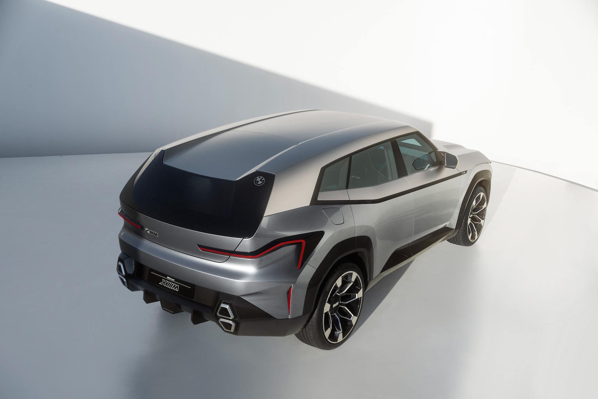 Lộ cấu hình khủng long BMW XM sắp ra mắt: Động cơ lai V8 tăng áp kép hoàn toàn mới là yếu tố bất ngờ - Ảnh 2.