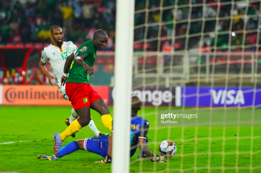 Cúp châu Phi 2021: Phải làm thủ môn bất đắc dĩ, hậu vệ viral khắp thế giới vì liên tục... nhớ nghề - Ảnh 7.