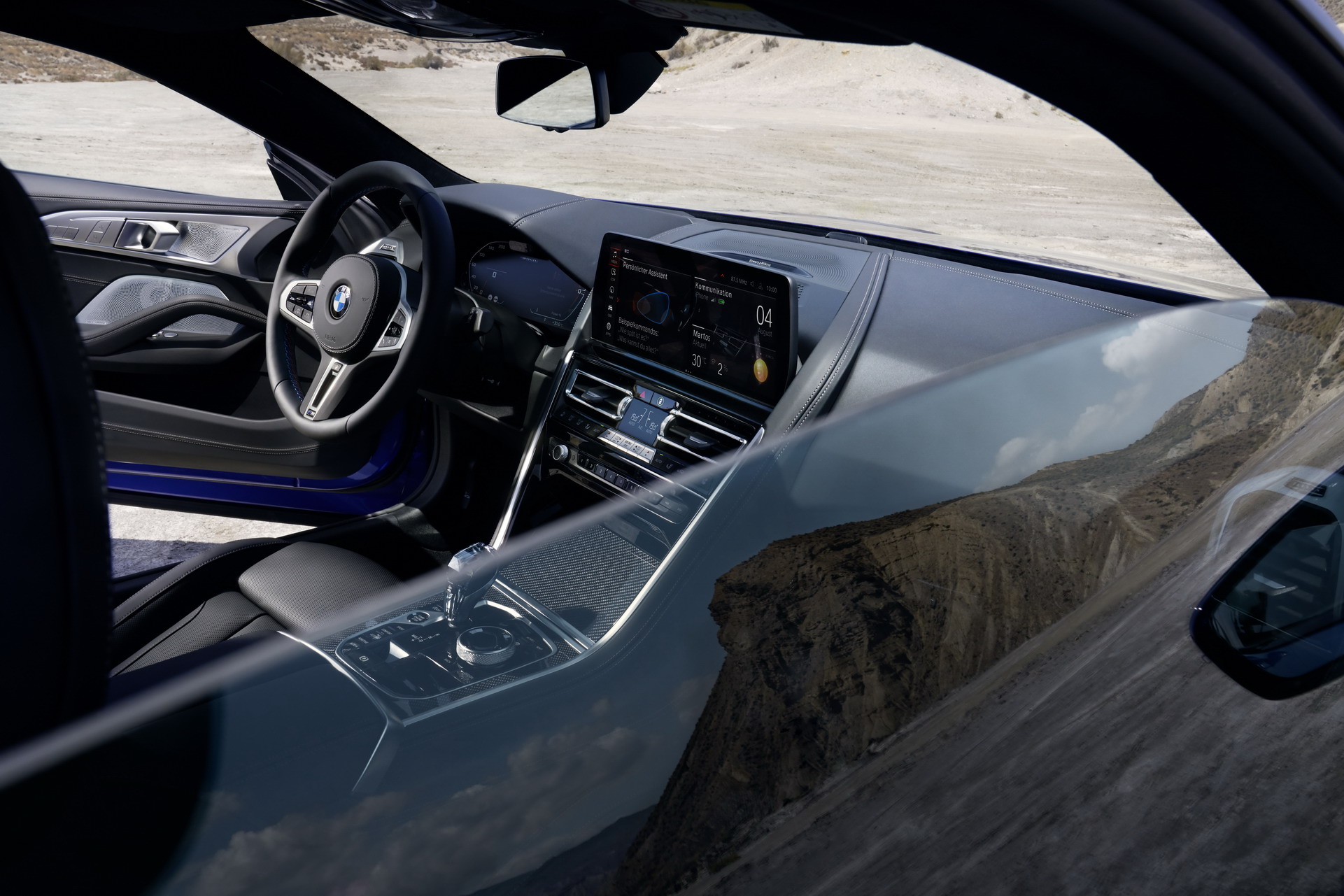 Sắp ra mắt tại Việt Nam, BMW 8-Series đã có bản nâng cấp trên thế giới với màn hình lớn hơn nhiều - Ảnh 3.