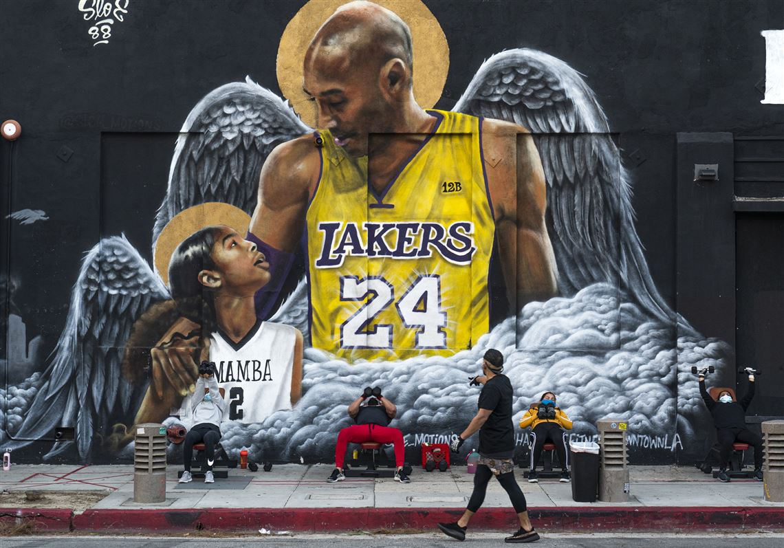 Tròn hai năm ngày mất của Kobe Bryant: Tưởng nhớ một huyền thoại vĩ đại trong lòng NHM - Ảnh 3.