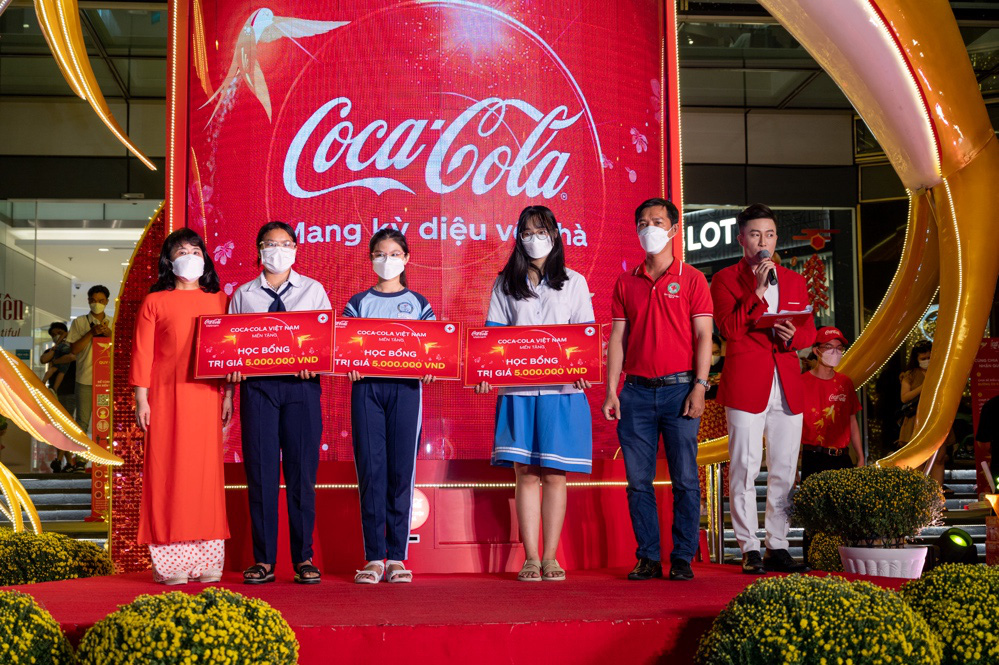 COCA-COLA® và hành trình mang kỳ diệu đến mọi nhà dịp Tết Nhâm Dần - Ảnh 3.