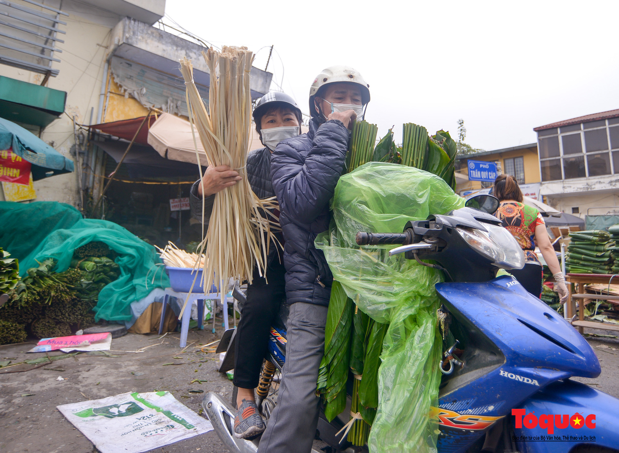 Chợ lá dong lâu đời ở Hà Nội ảm đạm những ngày cuối năm - Ảnh 11.