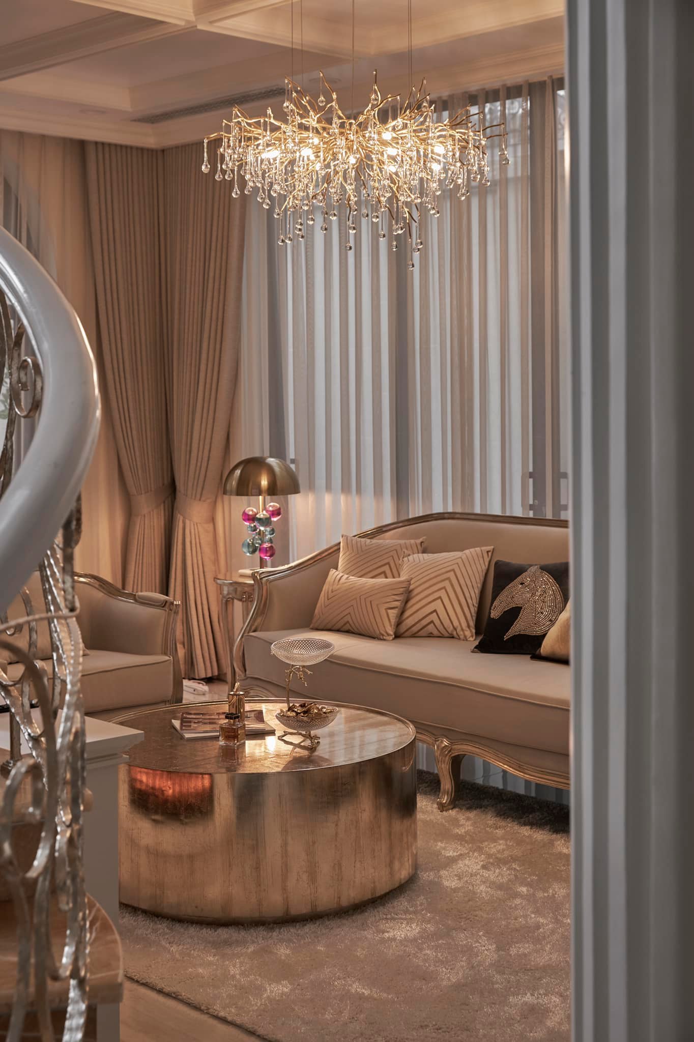 28 Tết, Lệ Quyên nhá hàng nội thất bên trong căn bạch dinh 3,6 tỷ VNĐ chỉ đủ mua cái cổng: Vàng dát khắp nơi, đâu đâu cũng toát lên mùi tiền - Ảnh 7.