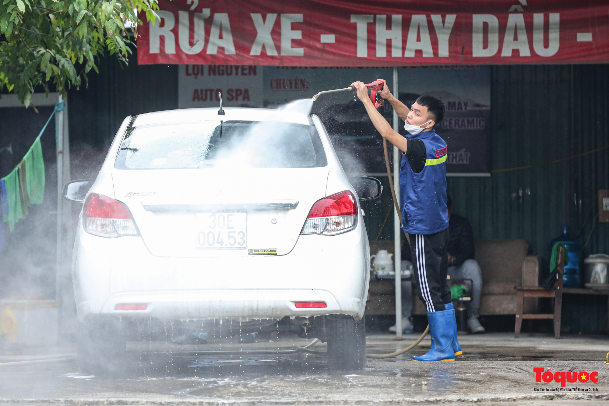Rửa xe ngày Tết: Dịch vụ kiếm tiền triệu mỗi ngày - Ảnh 10.
