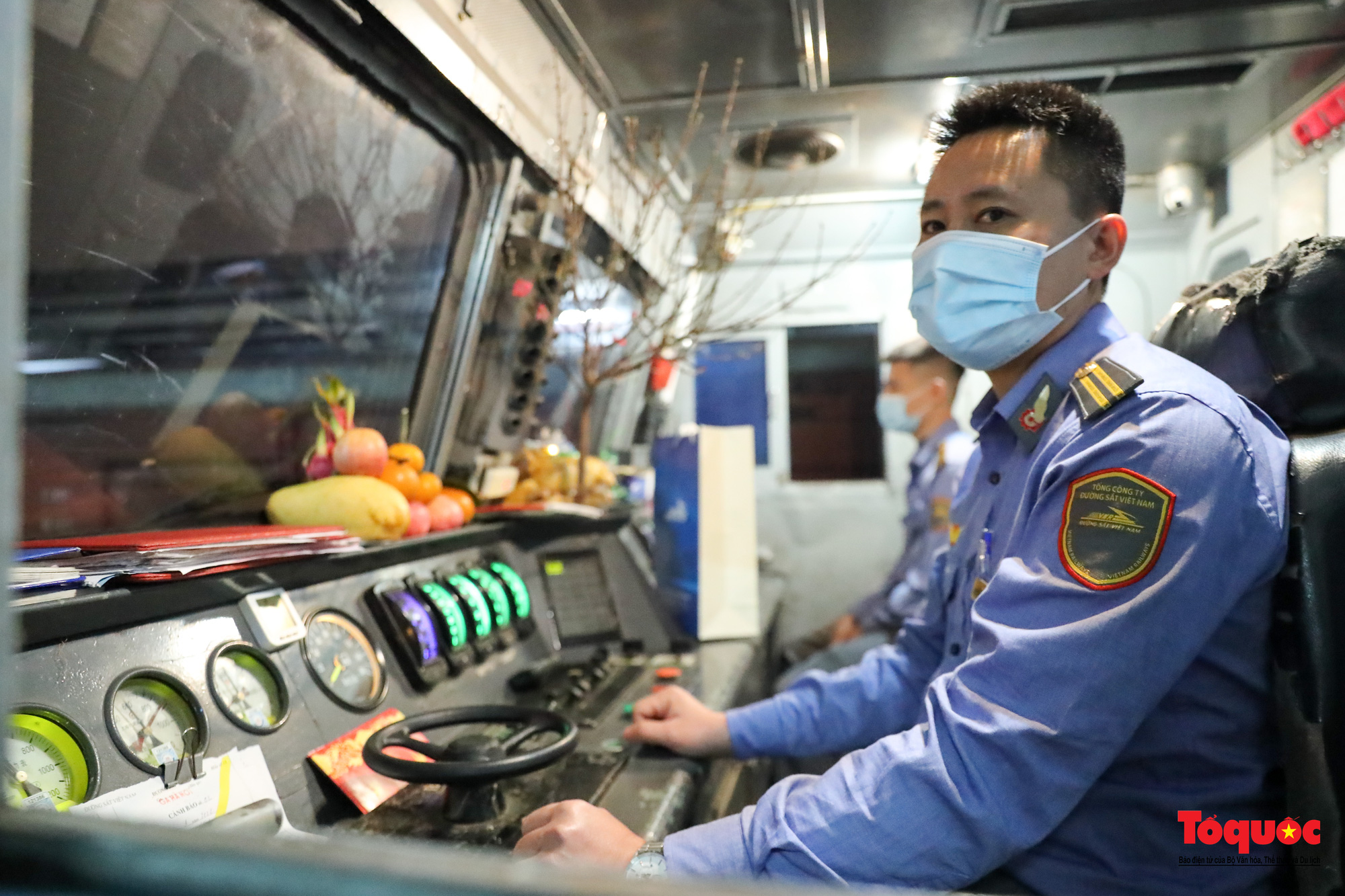 Chuyến tàu cuối năm Tân Sửu rời ga Hà Nội đưa khách về quê đón Tết Nhâm Dần - Ảnh 5.