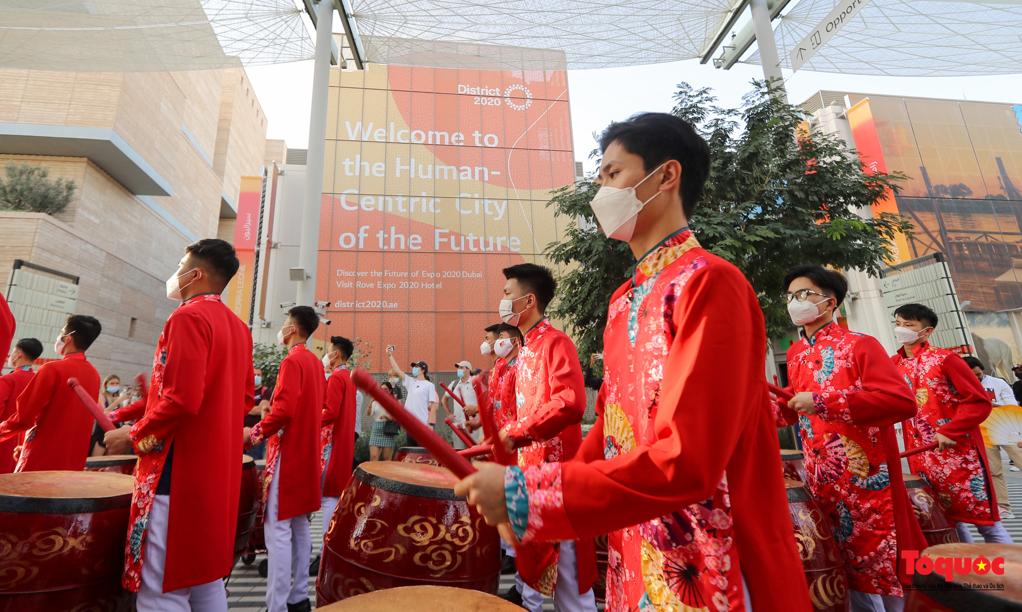 Màn diễu hành nghệ thuật của Việt Nam gây ấn tượng đẹp tại EXPO 2020 Dubai - Ảnh 8.