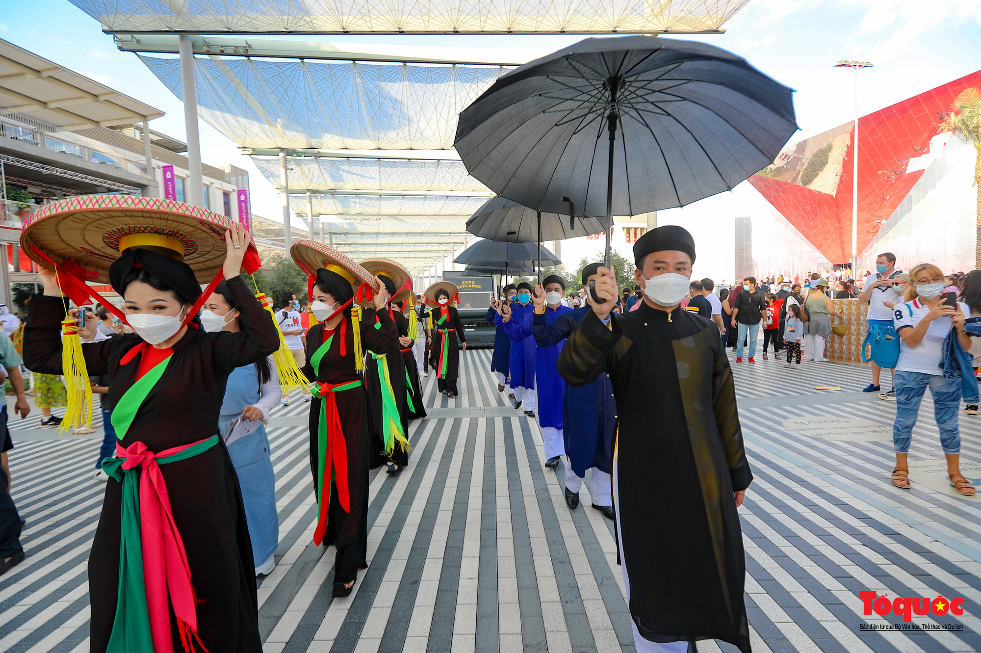 Màn diễu hành nghệ thuật của Việt Nam gây ấn tượng đẹp tại EXPO 2020 Dubai - Ảnh 12.
