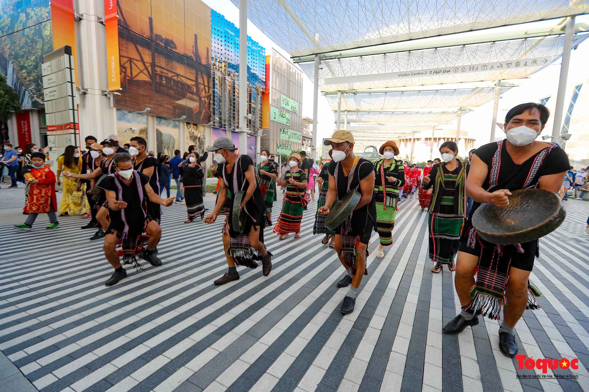 Màn diễu hành nghệ thuật của Việt Nam gây ấn tượng đẹp tại EXPO 2020 Dubai - Ảnh 9.
