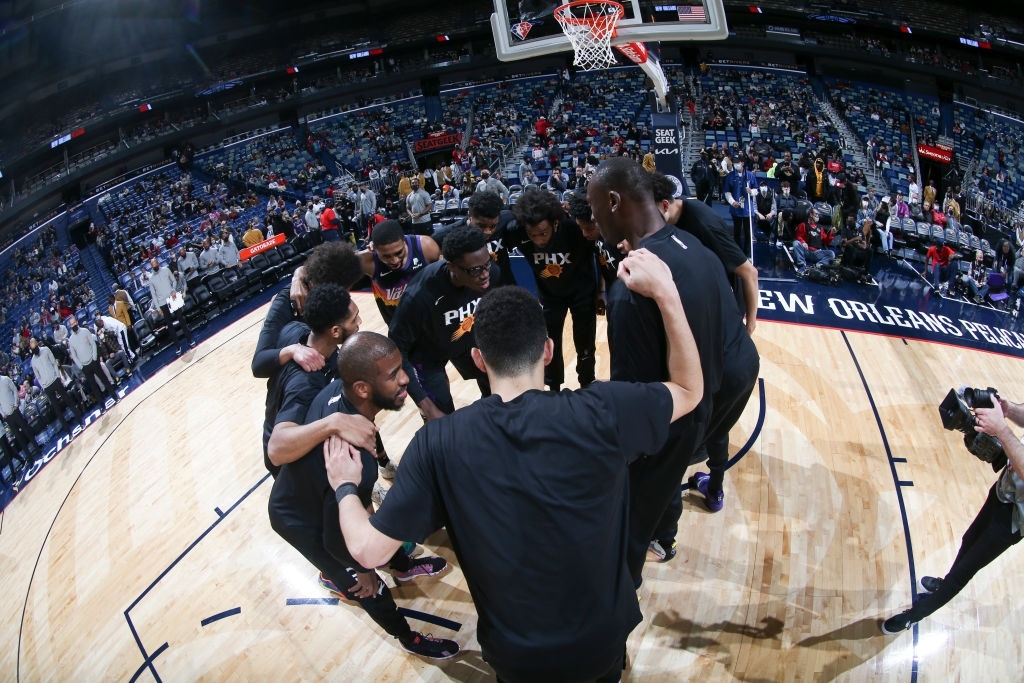 Phoenix Suns thiêu rụi New Orleans Pelicans nhằm tiếp tục bám đuổi ngôi đầu bảng - Ảnh 1.