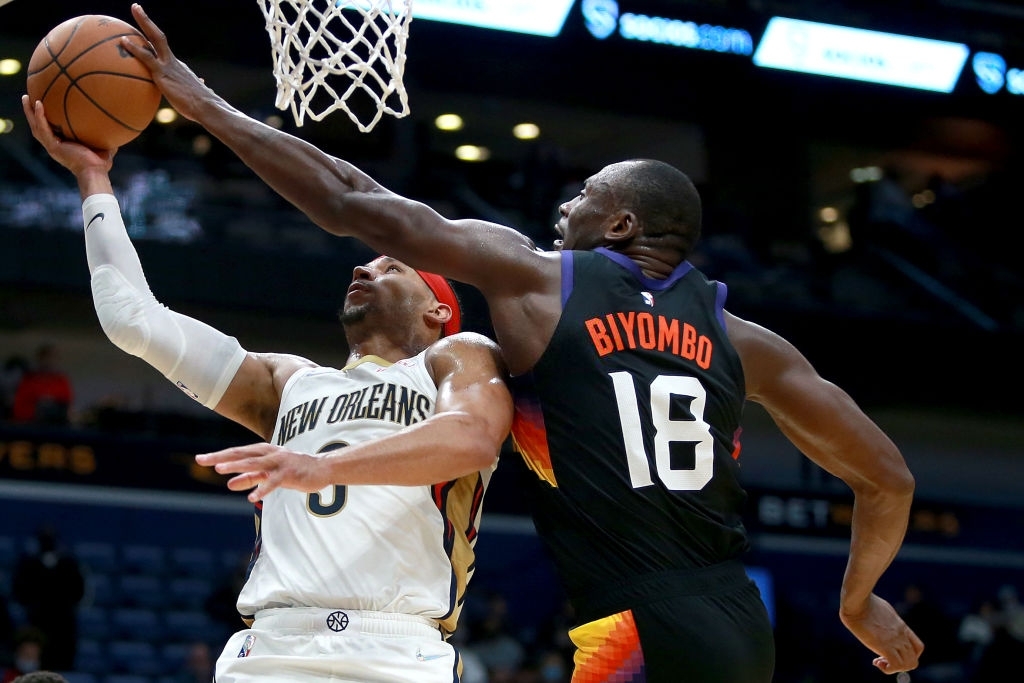Phoenix Suns thiêu rụi New Orleans Pelicans nhằm tiếp tục bám đuổi ngôi đầu bảng - Ảnh 2.