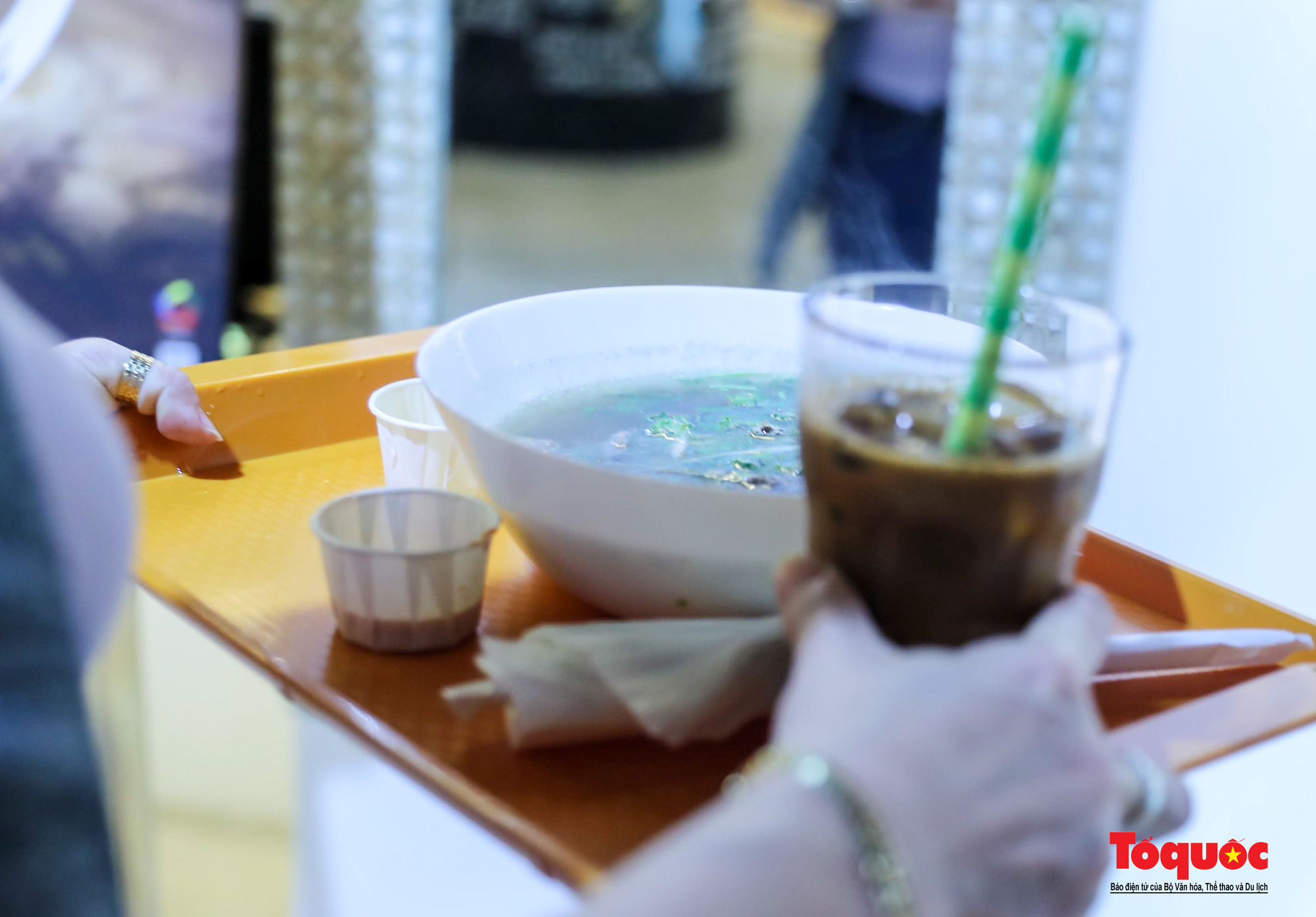 Khách nước ngoài thích thú thưởng thức cà phê Việt Nam tại EXPO 2020 Dubai - Ảnh 15.