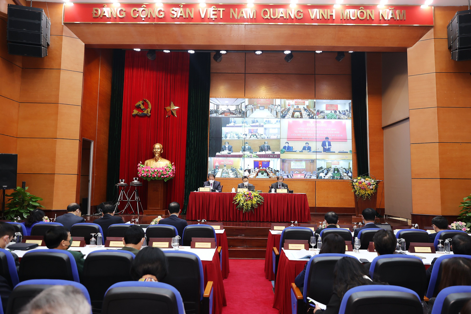 Phó Thủ tướng: “Phải tiếp tục phát huy được truyền thống văn hóa tốt đẹp của con người Việt Nam như lúc khó khăn, dịch bệnh” - Ảnh 7.