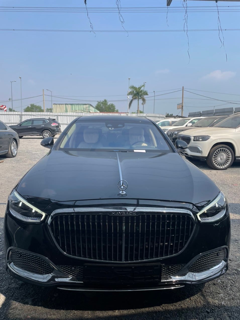 Khui công Mercedes-Maybach S 680 giá khoảng 20 tỷ đồng thứ 2 Việt Nam cho đại gia chơi Tết - Ảnh 1.