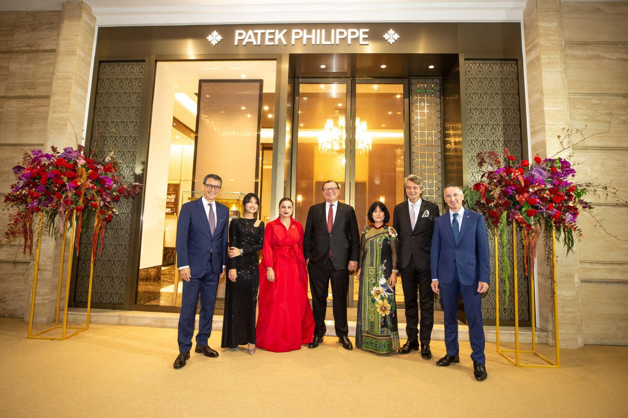 Khám phá nét độc đáo của cửa hàng Patek Philippe mới tại TP.HCM - Ảnh 4.