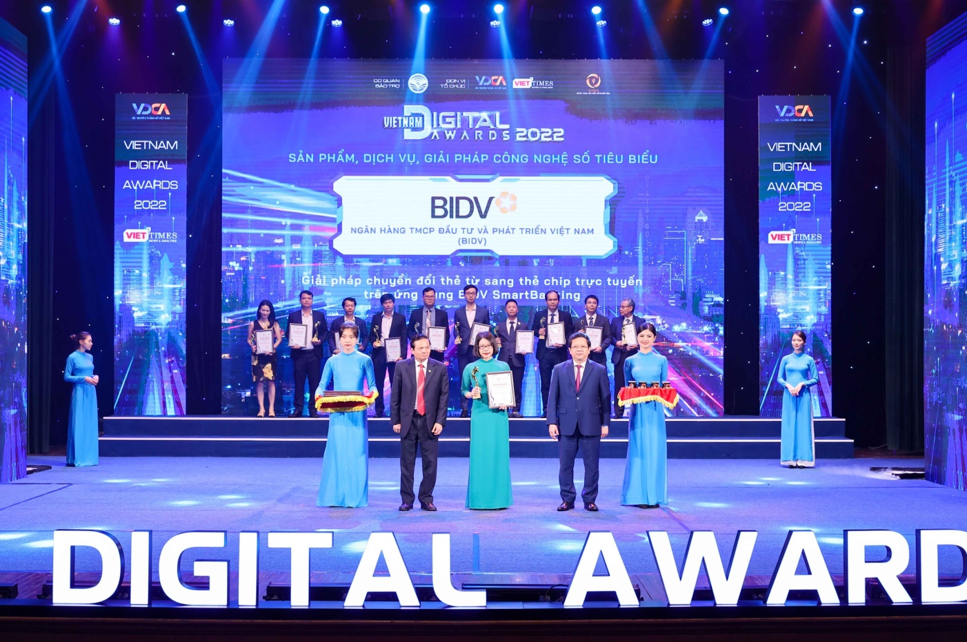 BIDV nhận giải thưởng Chuyển đổi số Việt Nam năm 2022 - Ảnh 1.