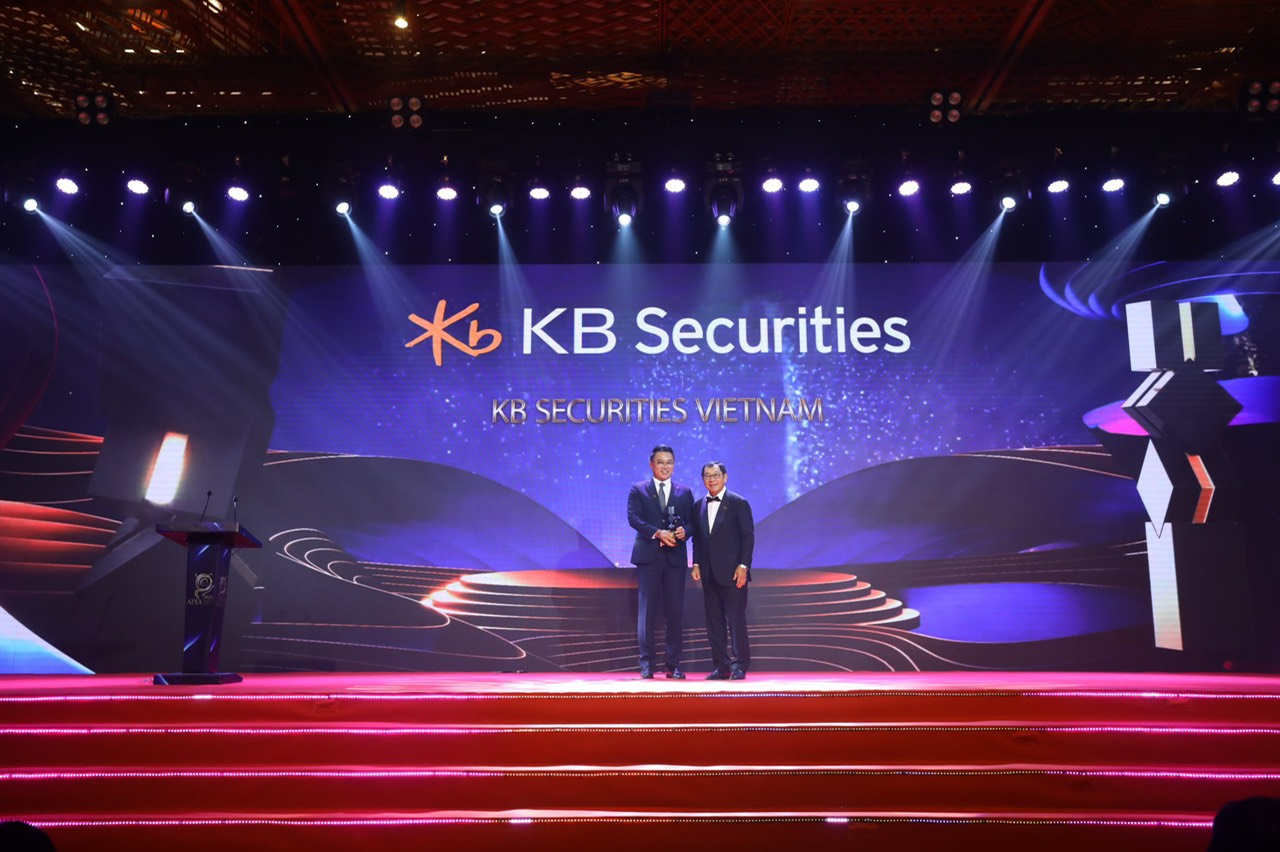 KBSV tiếp nhận giải thưởng Enterprise Asia và lọt Top 10 thị phần HNX - Ảnh 1.