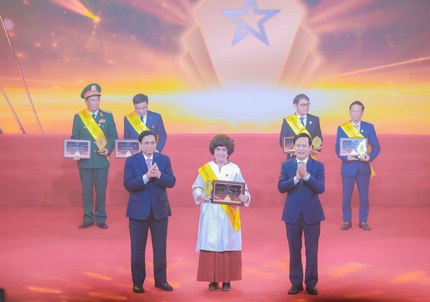 Anh hùng Lao động Thái Hương được tôn vinh Top 10 Doanh nhân Việt Nam tiêu biểu 2022 - Ảnh 1.