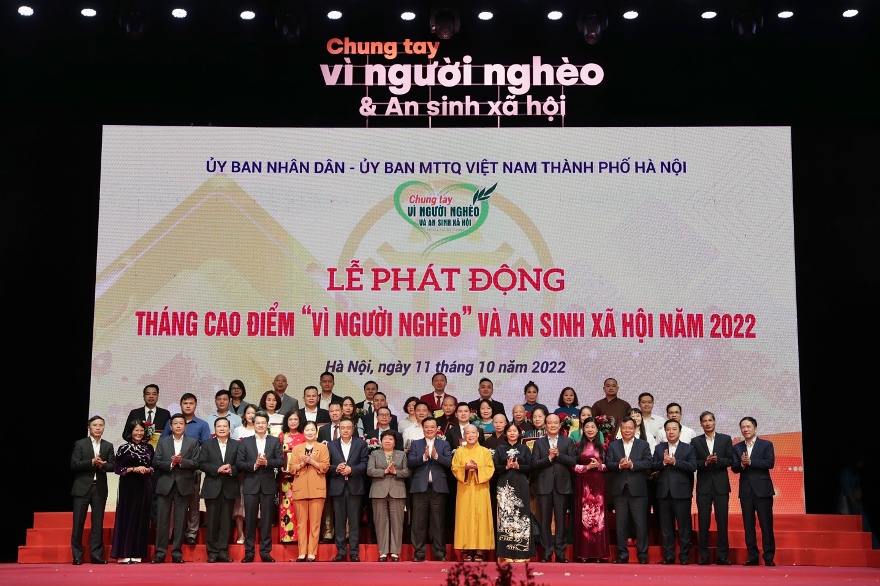 Agribank ủng hộ 2 tỷ đồng Quỹ &quot;Vì người nghèo&quot; và an sinh xã hội - Ảnh 3.