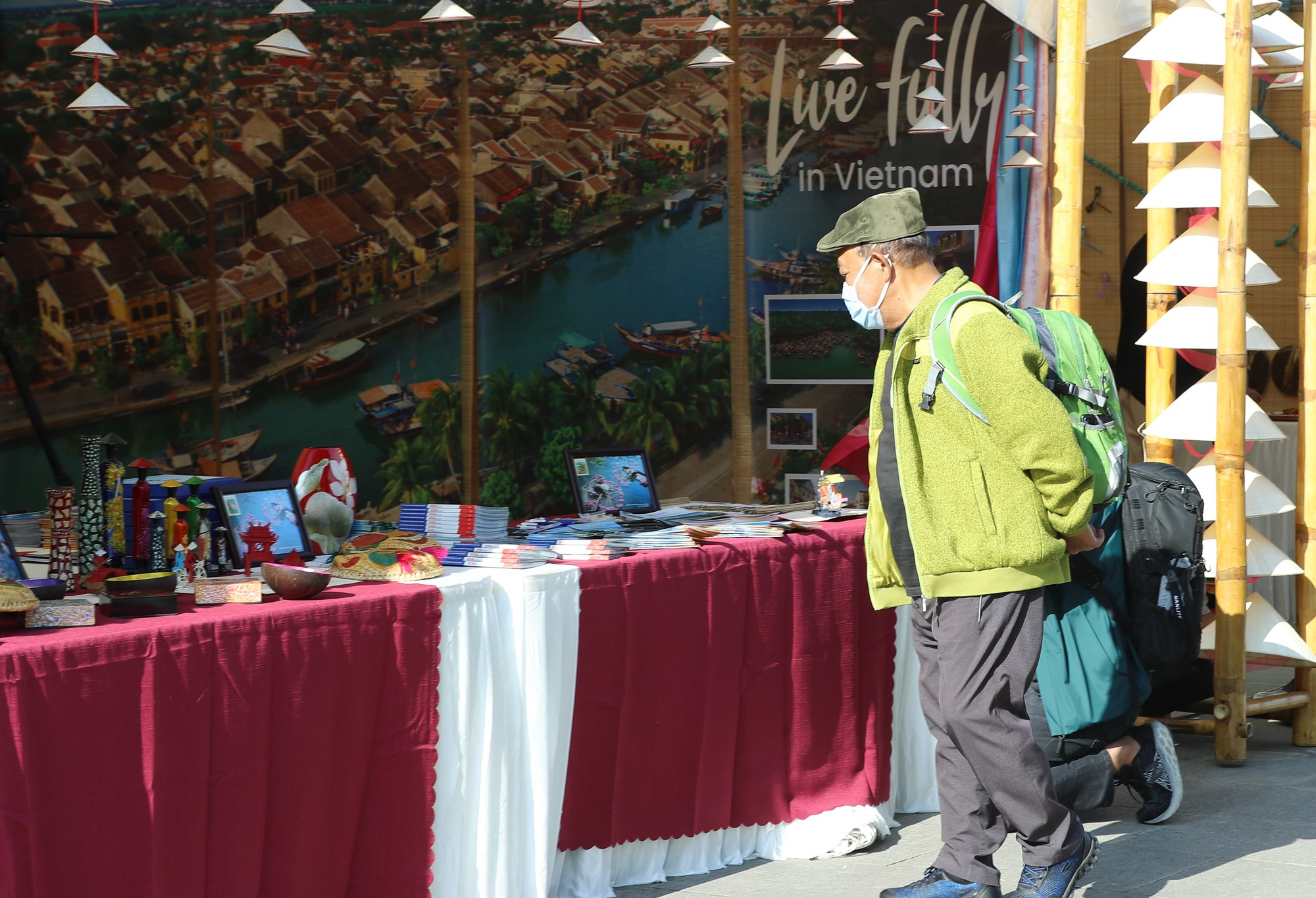 Người dân Hàn Quốc thích thú với không gian đặc sắc văn hóa Việt Nam tại Lễ hội Kết nối Văn hóa - Ảnh 13.