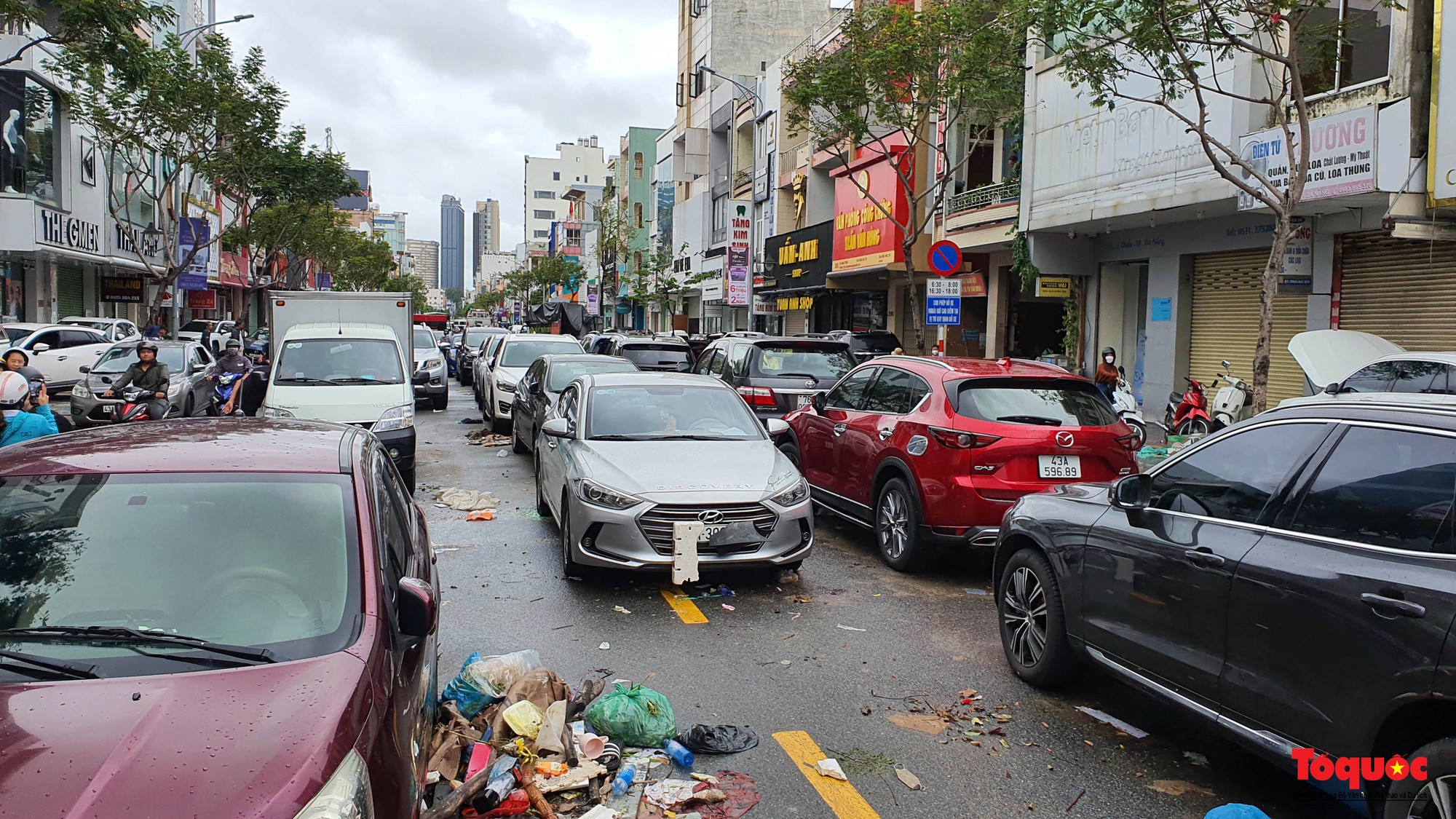 Hình ảnh xe ô tô chết máy nằm la liệt trên phố ở Đà Nẵng - Ảnh 4.