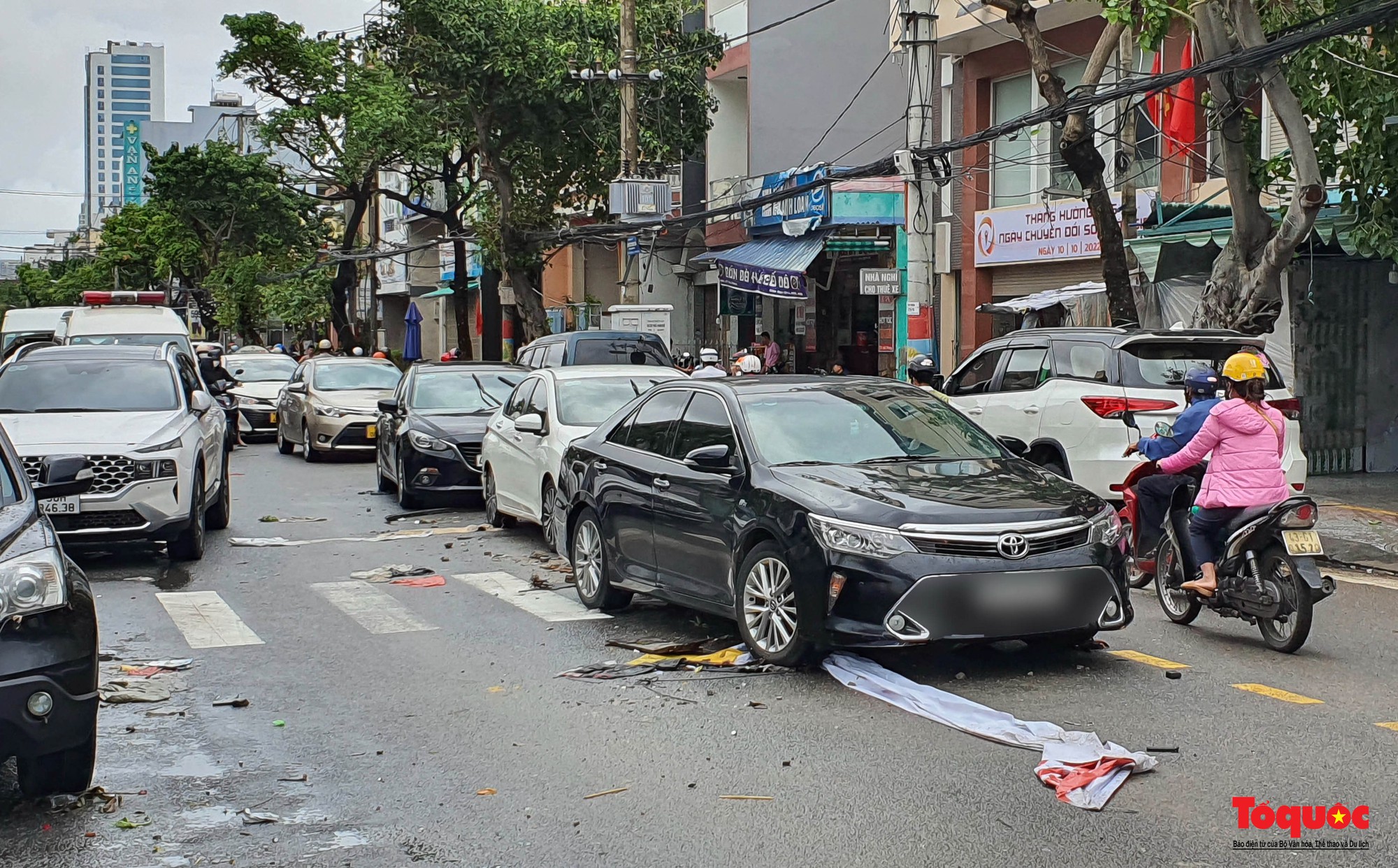 Hình ảnh xe ô tô chết máy nằm la liệt trên phố ở Đà Nẵng - Ảnh 5.