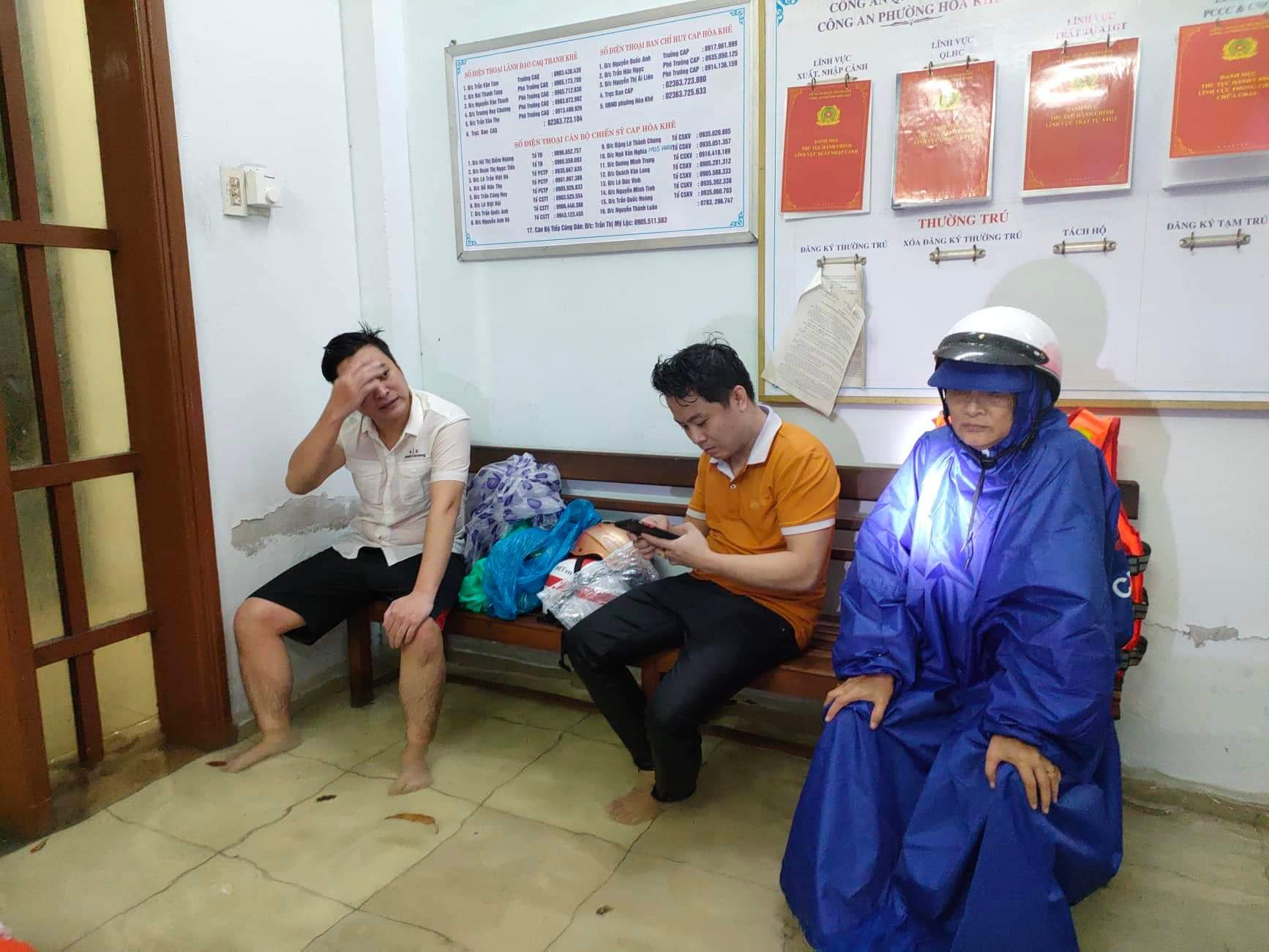 Clip, ảnh: Trắng đêm cứu người mắc kẹt trong biển nước ở Đà Nẵng - Ảnh 19.