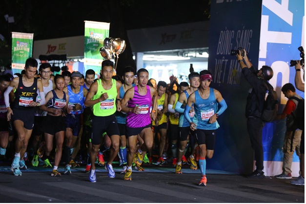 Giải chạy Quốc tế VPBank Hanoi Marathon 2022: cuộc đua bứt tốc ngoạn mục - Ảnh 3.