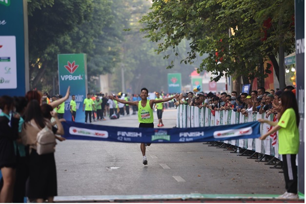Giải chạy Quốc tế VPBank Hanoi Marathon 2022: cuộc đua bứt tốc ngoạn mục - Ảnh 5.