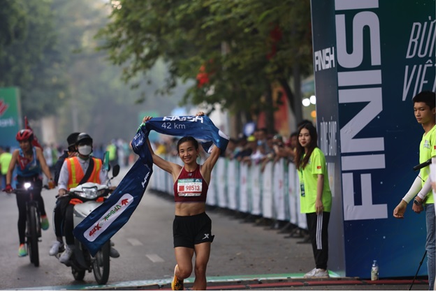 Giải chạy Quốc tế VPBank Hanoi Marathon 2022: cuộc đua bứt tốc ngoạn mục - Ảnh 6.