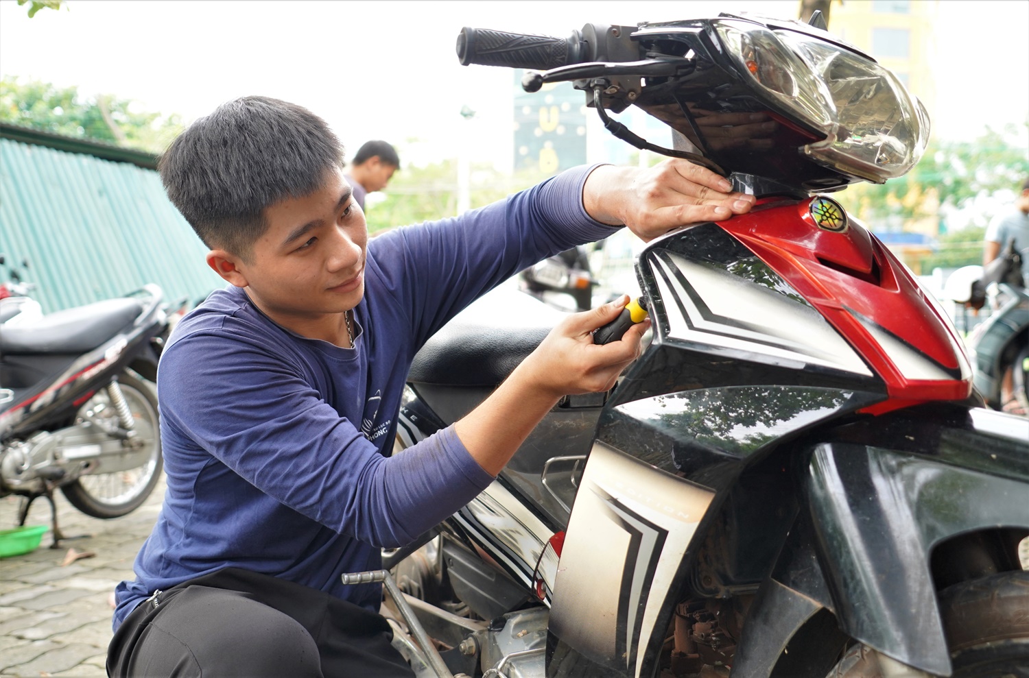 Người Quảng Nam rủ nhau ra Đà Nẵng sửa xe miễn phí cho Đà Nẵng sau mưa lũ lịch sử - Ảnh 16.